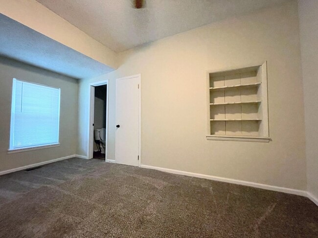 Building Photo - Spacious 3-Bedroom, 1.5 Bathroom Home