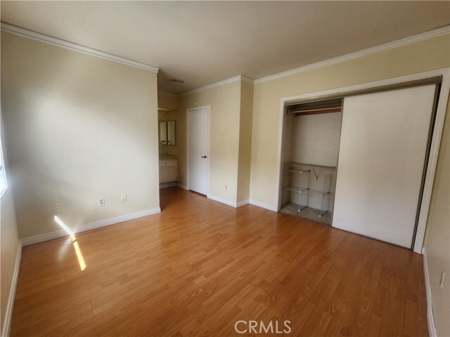 Building Photo - 7432 Hazeltine Ave