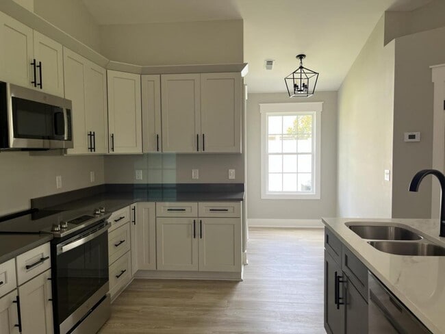 Building Photo - 4840 McCall Ln