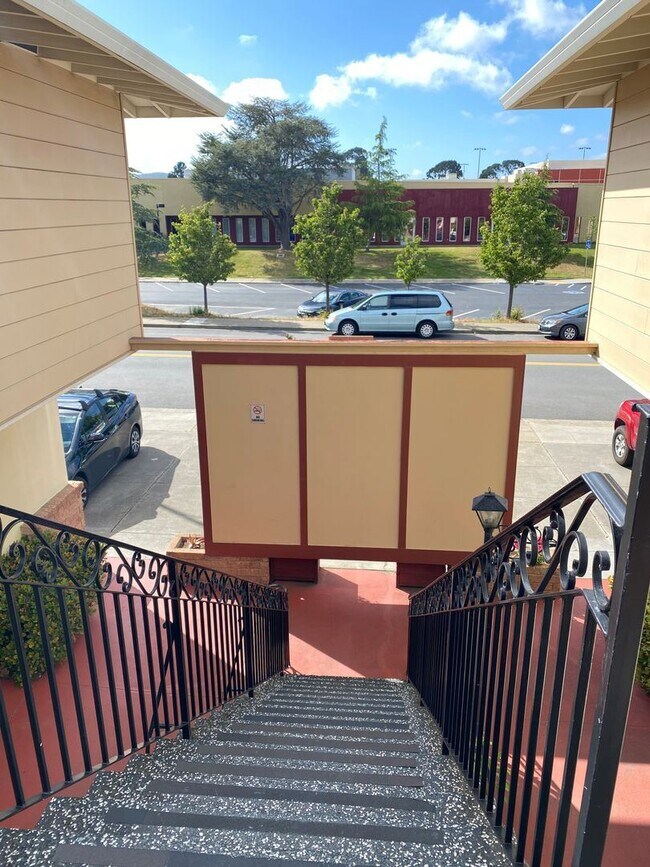 Building Photo - 2017 Murchison Dr