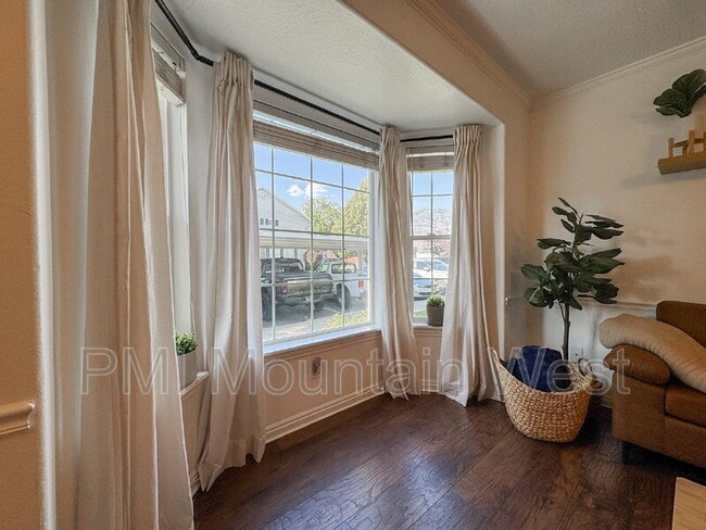 Building Photo - 446 E Parkside Cir