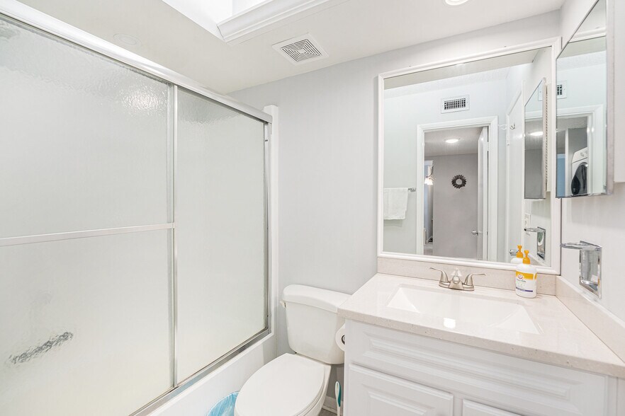 Building Photo - 2211 Belleair Rd