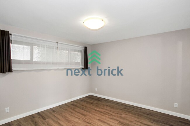 Building Photo - Spacious 2-Bedroom, 1-Bathroom Stylish Hom...