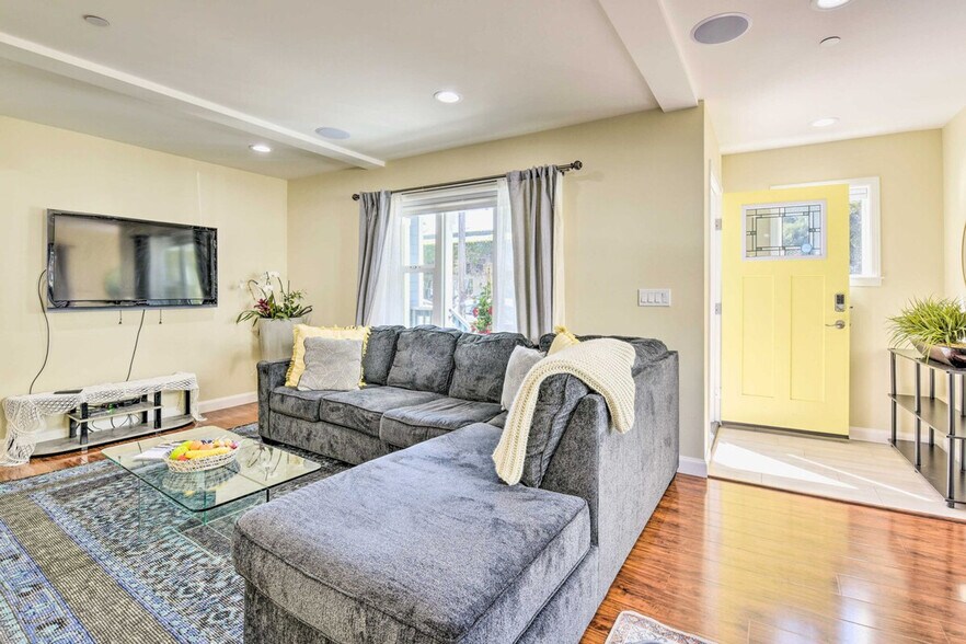 Building Photo - 532 52nd St