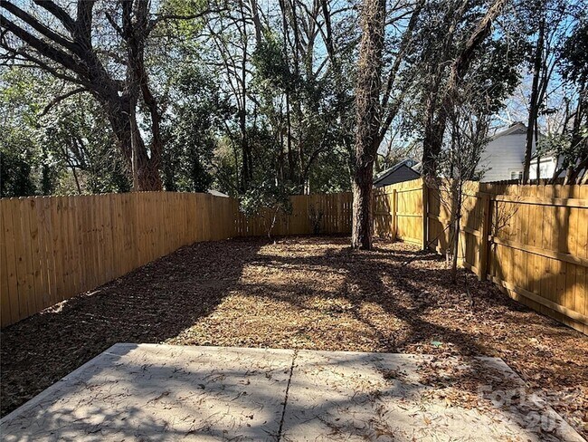 Building Photo - 612 Ambassador St