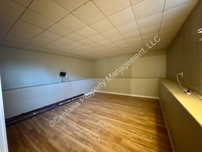 Building Photo - Semi-Furnished 5 bed 2 bath with large fenced yard for rent!