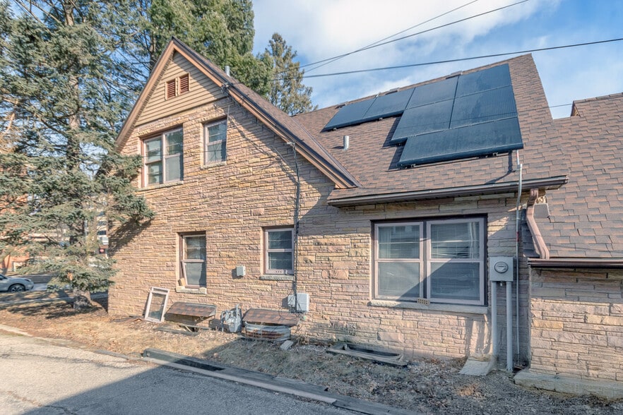 Building Photo - 302 S Brooks St