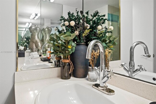 Building Photo - 2301 Collins Ave