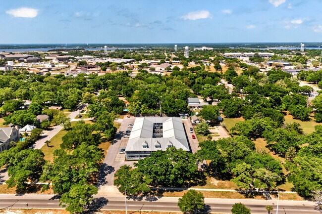 Building Photo - TDY Special! 1/1 fully furnished