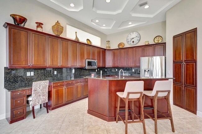 Building Photo - 9315 Via Classico W