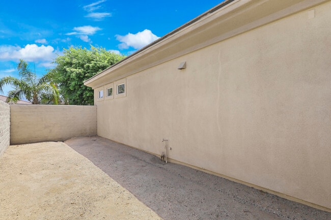 Building Photo - 112 Tesori Dr