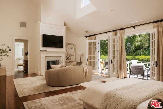 Building Photo - 2435 Mandeville Canyon Rd