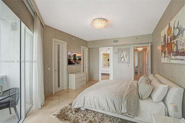 Building Photo - 15901 Collins Ave