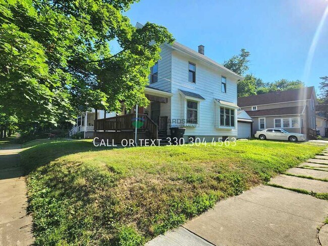 Building Photo - 687 Allyn St
