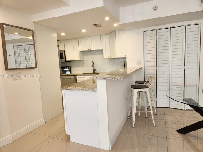 Building Photo - 5201 Orduna Dr