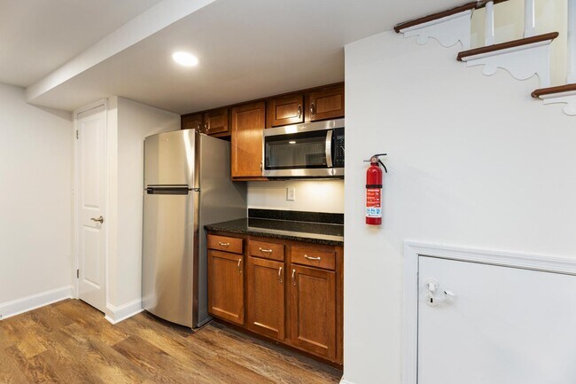 Building Photo - 1916 Eutaw Pl