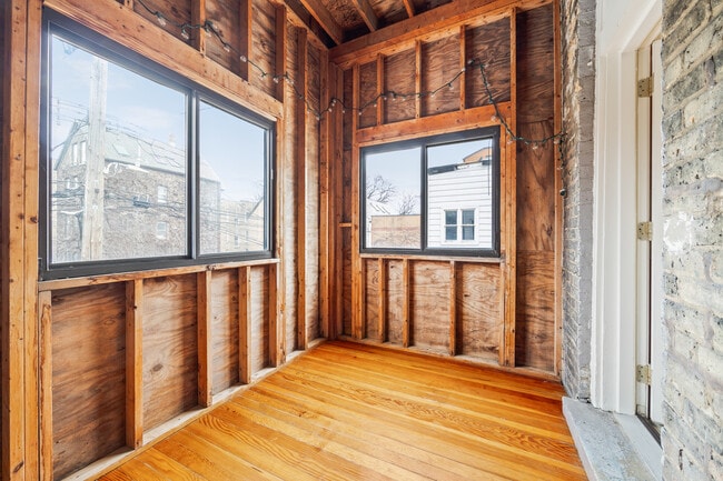 Building Photo - 1848 W Wabansia Ave