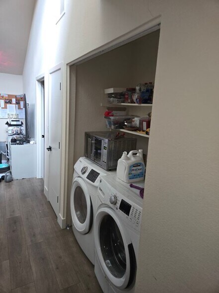 Building Photo - 3225 Oyster Bay Ave