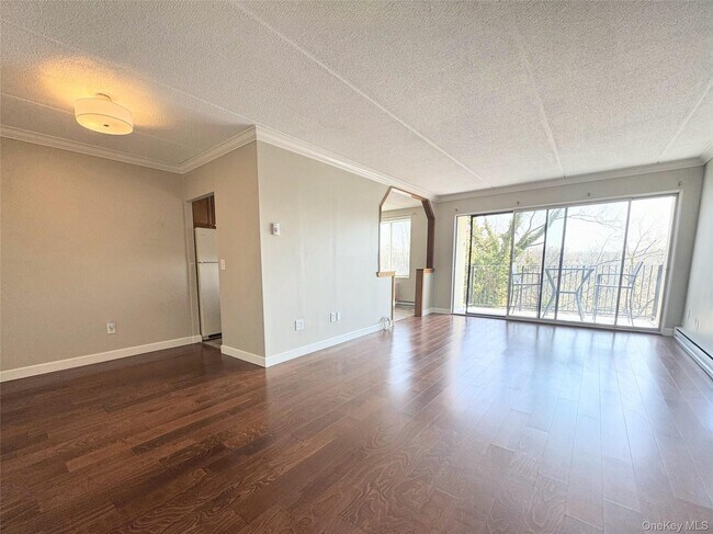 Building Photo - 128 Colonial Pkwy