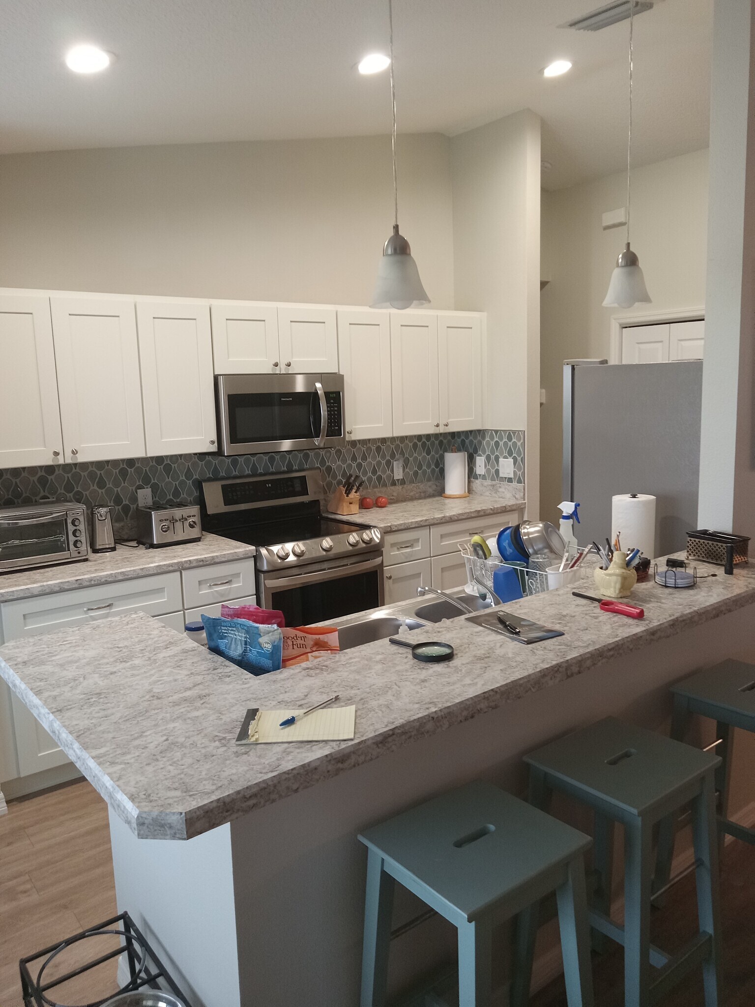 Open floor plan,plenty of storage - 146 N Crestwood Ave