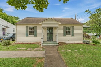 Building Photo - 1315 E Red Bud Rd