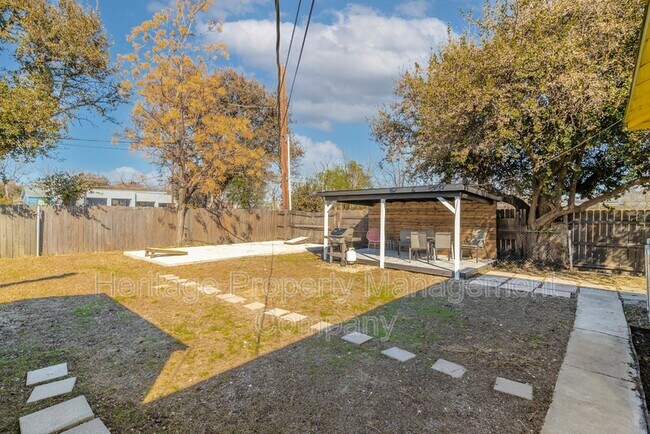 Building Photo - 475 E French Pl