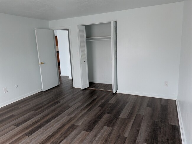 Building Photo - 83R Hobart St