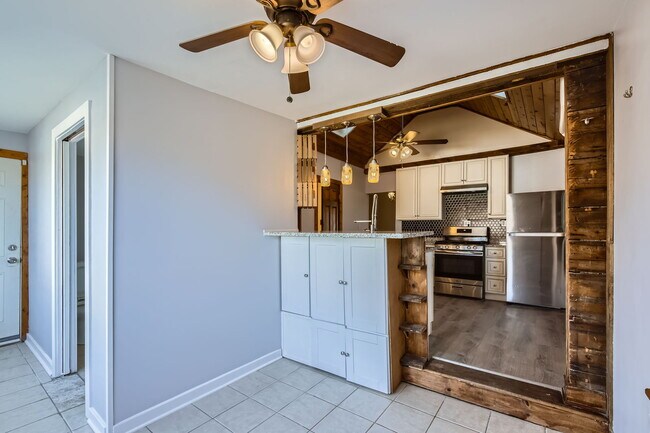 Building Photo - 3147 N Spaulding Ave