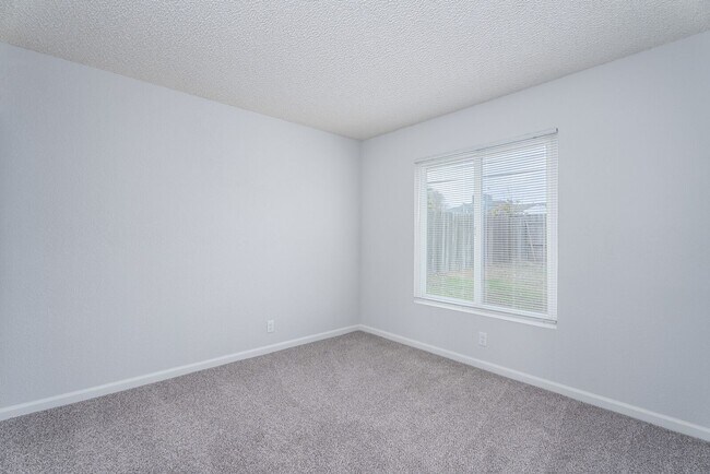 Building Photo - 6037 N Haven Dr