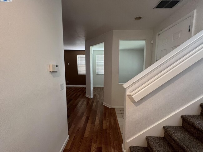 Building Photo - 3127 Puffin Cir