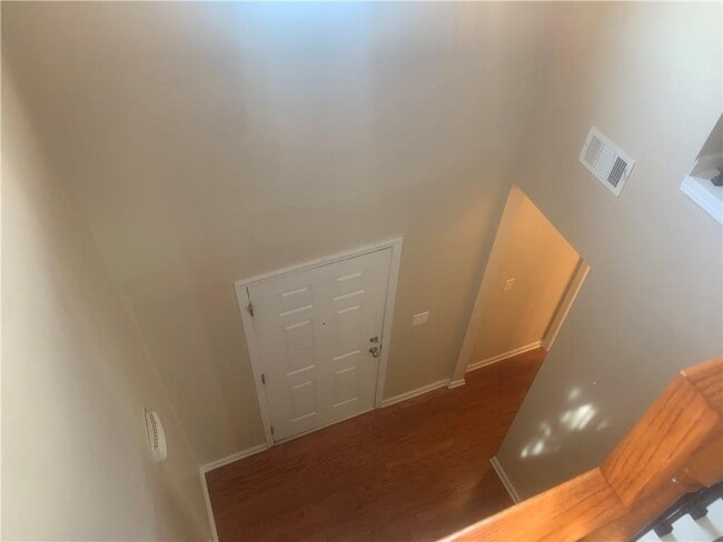 Building Photo - 121 Creekwood Tr