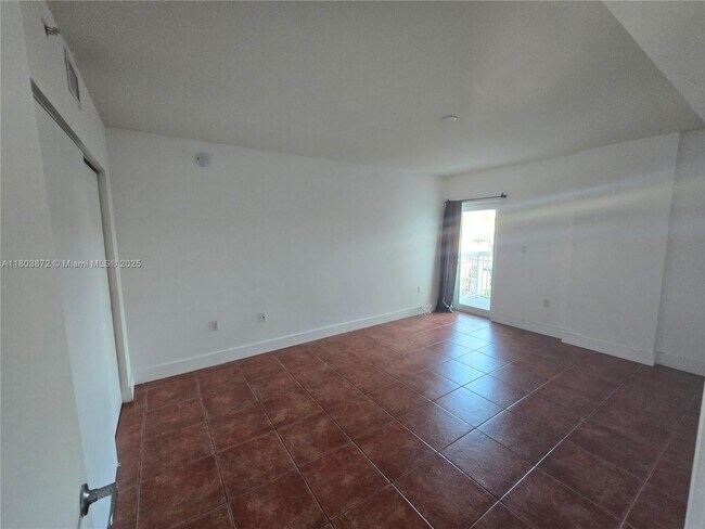 Building Photo - 2740 SW 28th Terrace