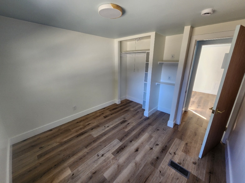 Building Photo - 231 N John St