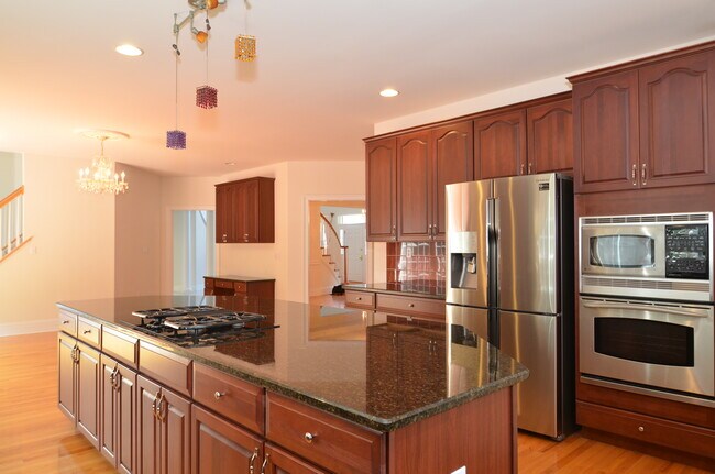 Building Photo - 4 Summit Way