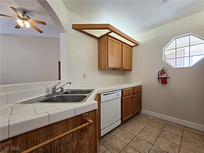 Building Photo - 761 Butternut Ct