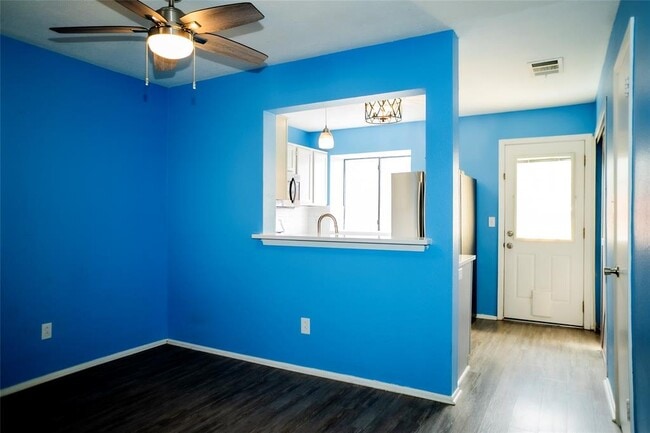 Building Photo - 11901 Swearingen Dr