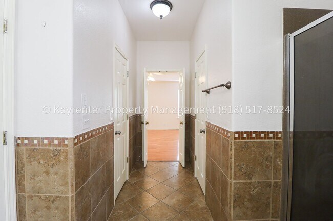 Building Photo - 4 Bed | 2 Bath in Broken Arrow!