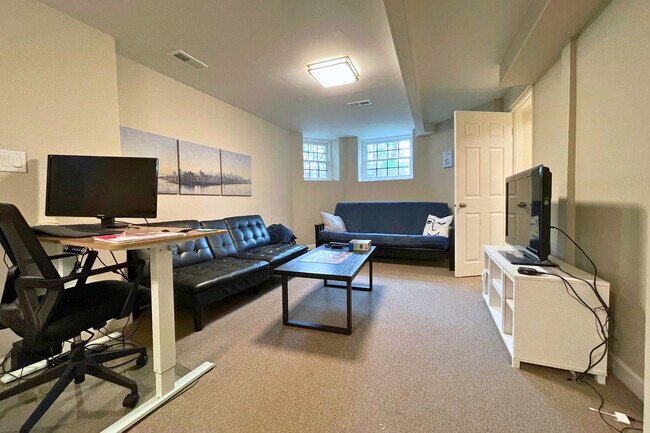 Building Photo - 3727 N Lakewood Ave