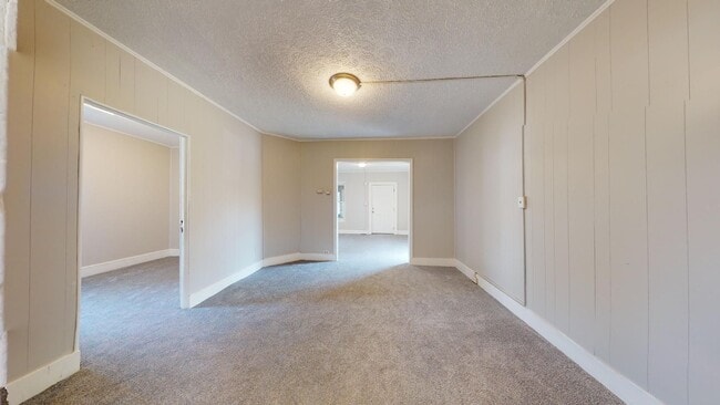 Building Photo - Huge 4 Bedroom Single Family House - almost 1500 SQ FT!