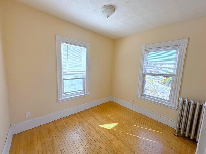 Building Photo - 145 College Ave