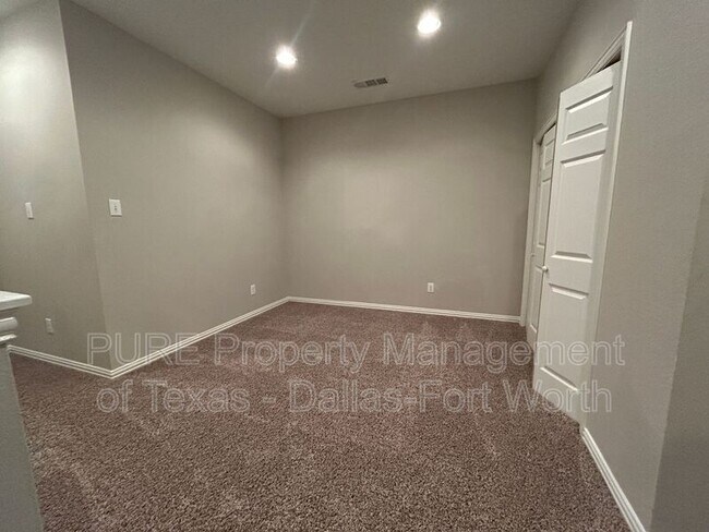 Building Photo - 1918 Timber Oaks Dr