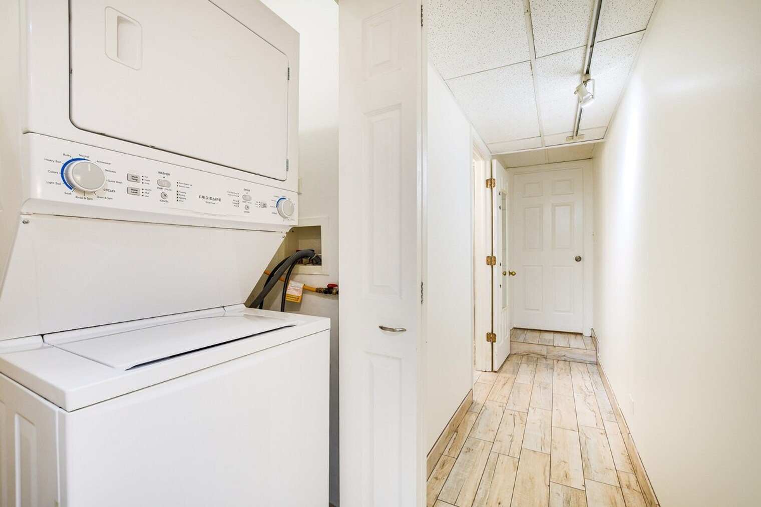 Building Photo - 2238 N Geneva Terrace