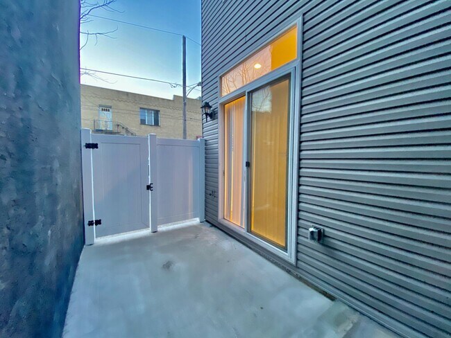 Building Photo - 1640 Jackson St