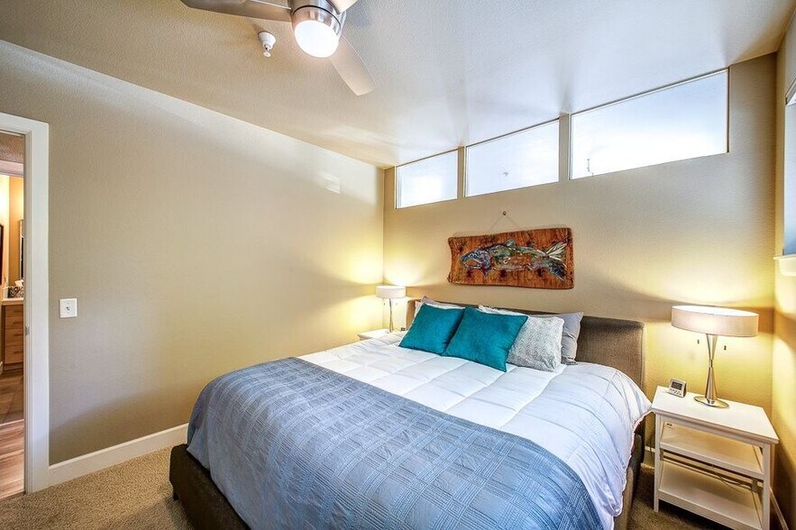 Building Photo - 406 S 13th St