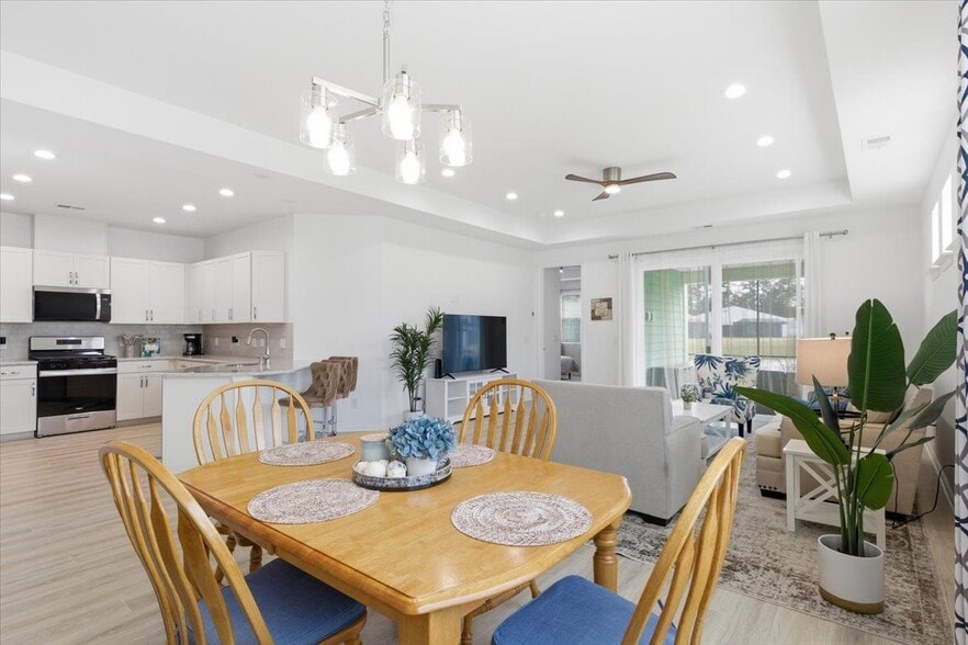 Building Photo - 855 Weekend Ave