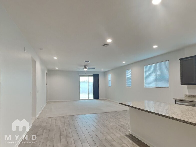 Building Photo - 815 N 109th Dr