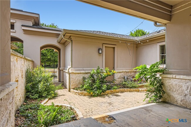 Building Photo - 462 Stagecoach Trail