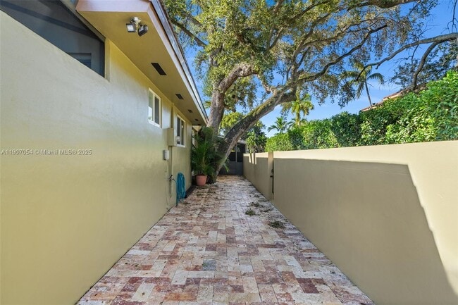 Building Photo - 1175 NE 102nd St