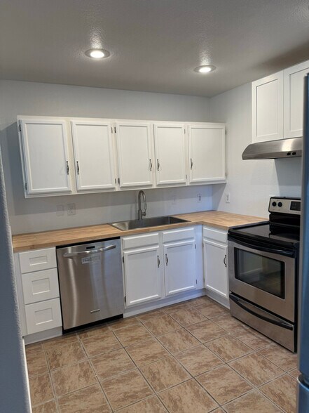 Building Photo - 1373 Real Way Ln