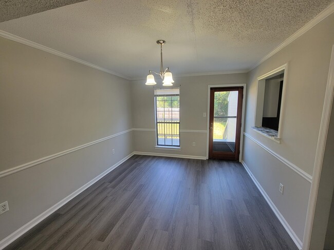 Building Photo - 3921 Miramar Dr Ext